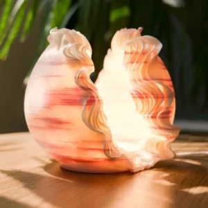 Mini lampe Ocean Petals allumée, design aux formes de pétales.