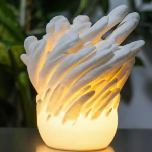 Mini lampe Underwater Bloom allumée, design floral aquatique.