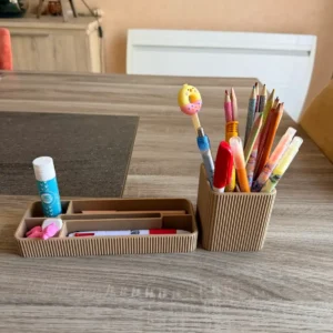 Ensemble organisateur de bureau original Stria effet bois clair avec pot à crayons et plumier rainuré