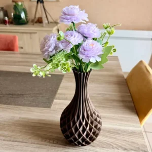 Vase géométrique original Origami marron chocolat mat avec un motif de losanges en relief et des fleurs mauves