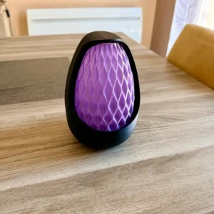 Lampe d ambiance led Aurae en impression 3D avec diffuseur facetté violet translucide et coque noir pailleté