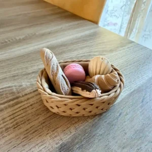 Panier du Boulanger contenant des aimants frigo originaux en impression 3D
